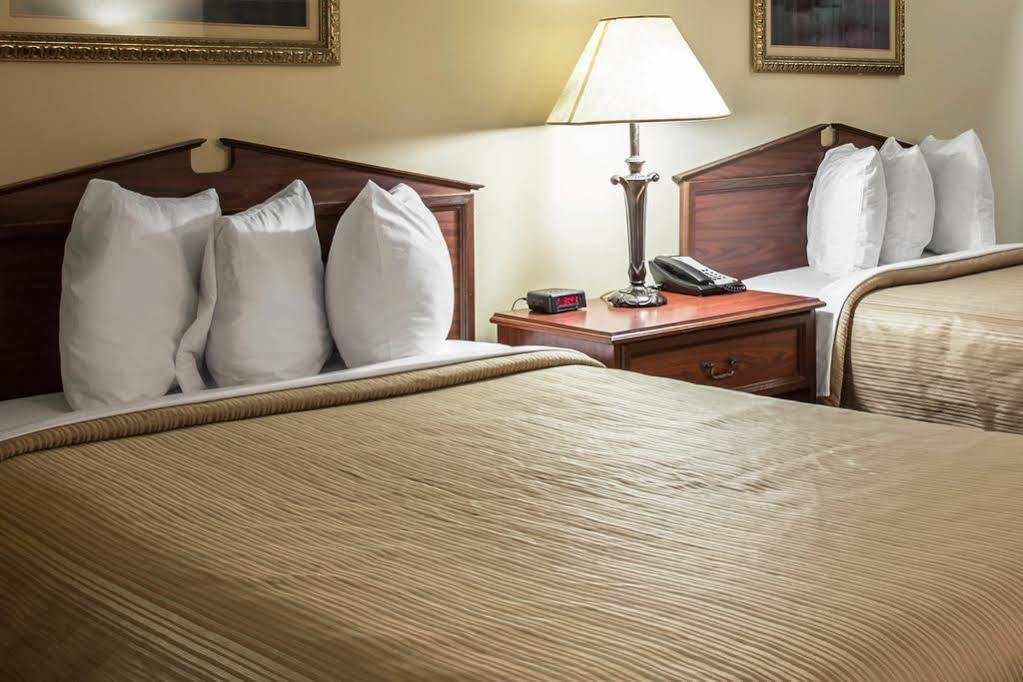 Quality Inn Laurinburg Exterior foto