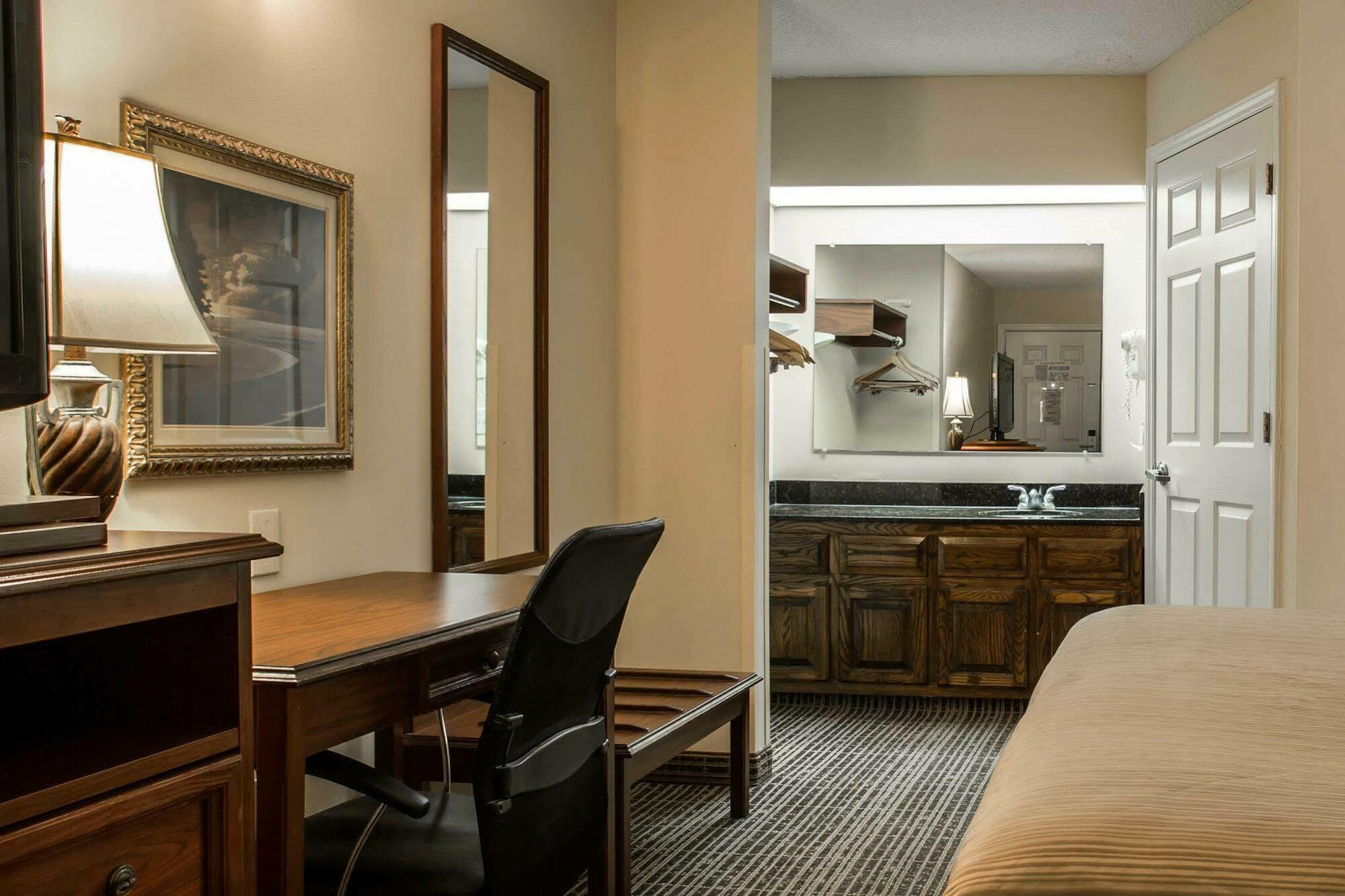 Quality Inn Laurinburg Exterior foto